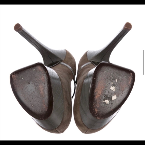 🔥Fendi Maryjane Taupe Suede Platform Heels🔥 - Picture 5 of 5